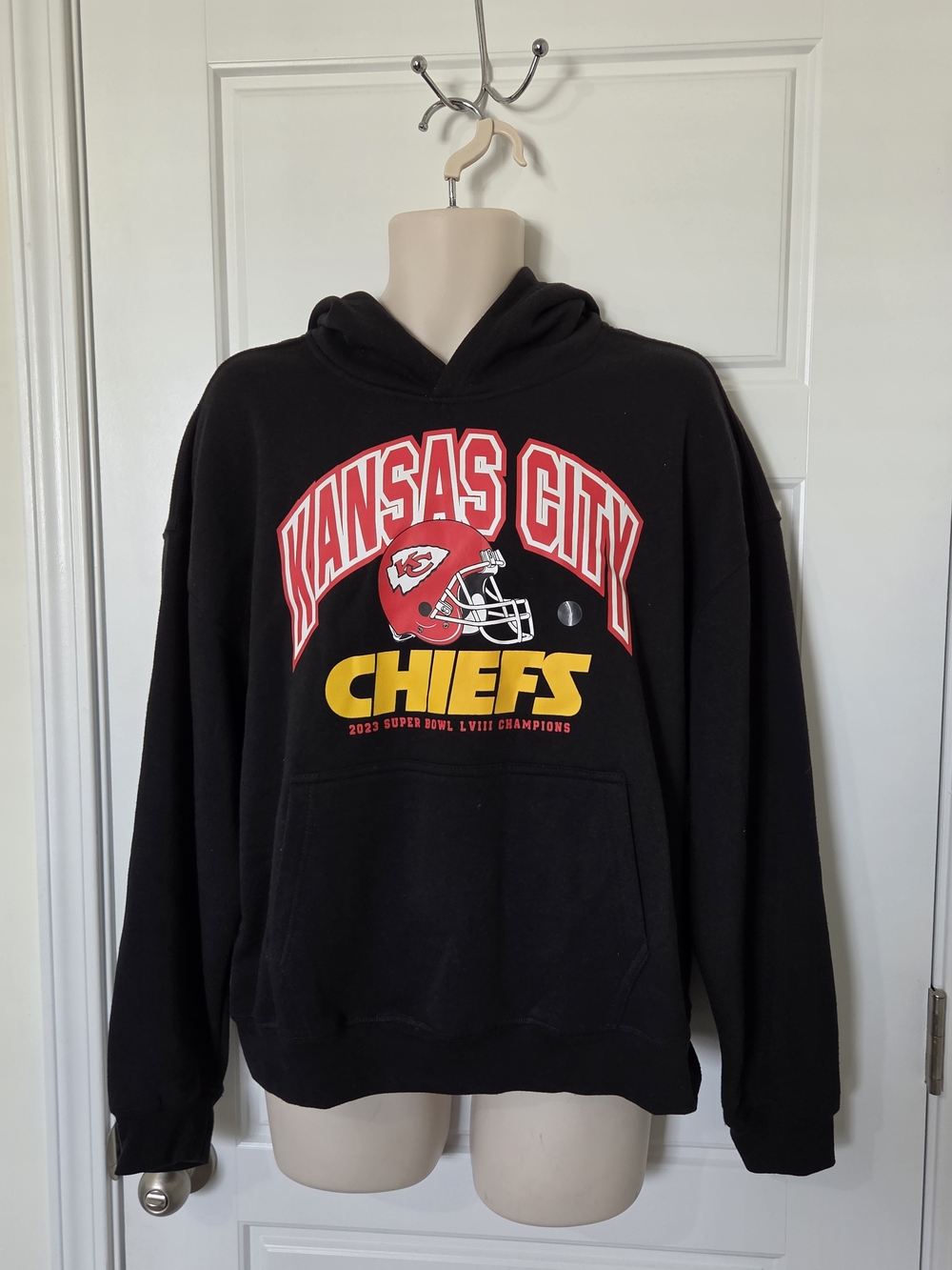 Men's Kansas City Chiefs 2023 Season Pullover Hoodie Size Medium NWT